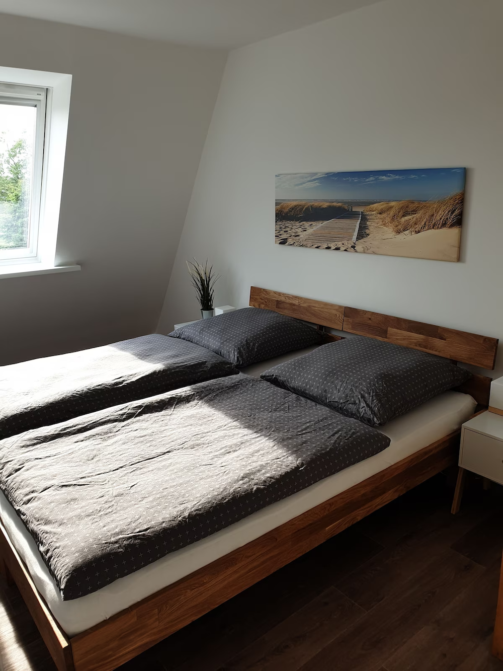 Schlafzimmer 1 mit Doppelbett oder ausziehbar zu zwei Einzelbetten
